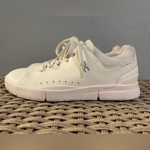 The Roger Tennis Shoe - On Running (size 9)